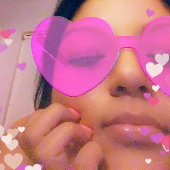 Meet your Posher, Jennifer - Picture 2 of 2